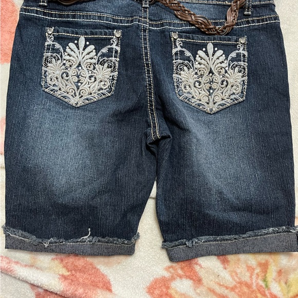 Rue21 NWT blue Jean shorts w/belt size 11/12 - Picture 2 of 2